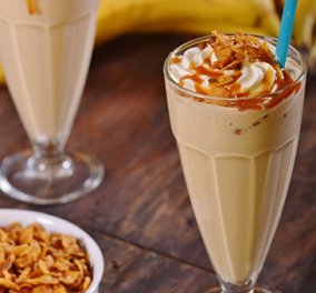 Ο Γιάννης Λουκάκος μας προτείνει απολαυστικό milkshake με μπανάνα και φιστικοβούτυρο