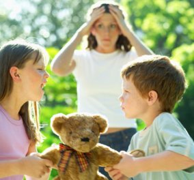 8 αποτελεσματικοί τρόποι για να περιορίσετε τον ανταγωνισμό μεταξύ των παιδιών σας
