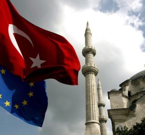 «Η Τουρκία θα γυρίσει την πλάτη στη συμφωνία για τους πρόσφυγες», προειδοποιεί ο Τσαβούσογλου