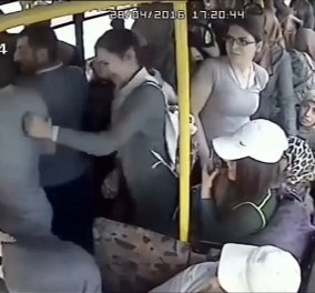 Θρασύτατος νταής παρενόχλησε μικροκαμωμένη κοπέλα σε λεωφορείο: Έφαγε της χρονιάς του & έμαθε 