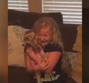 Συγκινητικό βίντεο: Το κοριτσάκι με το προσθετικό πόδι ξεσπά σε λυγμούς μόλις της χαρίζουν μια κούκλα με ένα πόδι!