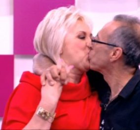 Άρχισαν να φιλιούνται μέσα στο στούντιο 30 χρόνια μετά την πρώτη ματιά: Το "Πάμε Πακέτο" με το πιο ερωτικό τέλος   