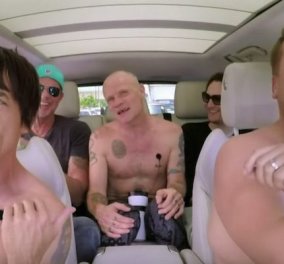 Smile: Οι Red Hot Chili Peppers κάνουν καραόκε γυμνοί (βίντεο) μέσα σε ένα αυτοκίνητο - Έχει πλάκα