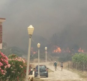 Ρόδος: Ανεξέλεγκτη πυρκαγιά με ανέμους 7 μποφόρ - Εκκενώνονται χωριά