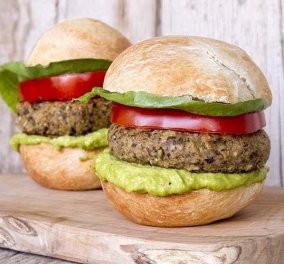 Super veggie burger από τον super Άκη – Ελαφριά & ότι πρέπει για να προσέξετε την σιλουέτα σας