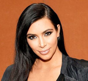 Kim Kardashian: Φωτογραφίζεται φορώντας μαύρο ολόσωμο μαγιό με βαθύ ντεκολτέ για να μας δείξει πόσο καλά πάει η δίαιτα της