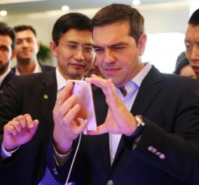 Ο Αλέξης Τσίπρας ενθουσιασμένος (φώτο) στην επίσκεψη του στο Huawei του Πεκίνου- Η τεχνολογία του μέλλοντος 