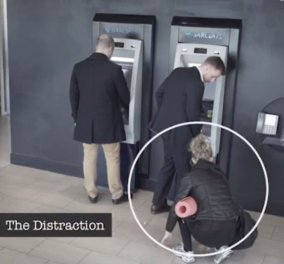 Βίντεο: Να πως μπορούν να κλέψουν το PIN και την κάρτα σας από το ATM σε χρόνο - ρεκόρ