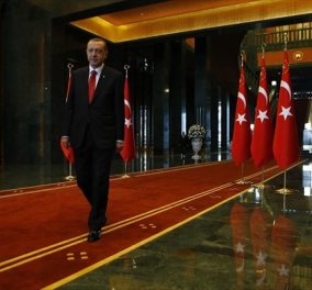 Ο Ρετζέπ Ταγίπ Ερντογάν «μπλοκάρει» την έξοδο από τη χώρα στους δημοσίους υπαλλήλους  