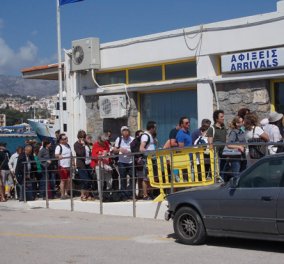 Ένταση και λιποθυμίες στην Χίο: Τούρκοι τουρίστες εγκλωβίστηκαν στο λιμάνι - Παρενέβη ο Τόσκας