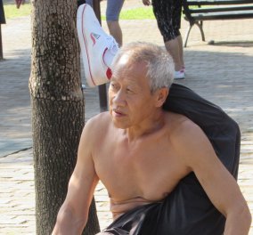60αρηδες & 70αρηδες βάζουν κάτω 20αρηδες! Δείτε φωτό με πρωινή γυμναστική & Κουνγκ Φου στο πάρκο 