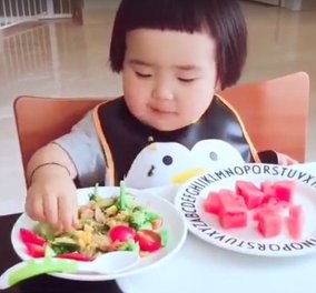 Βίντεο: Μικρή Κινέζα τρώει τα πάντα γιατί...: "Πεινάω πολύ... και δεν θ' αφήσω τίποτε"