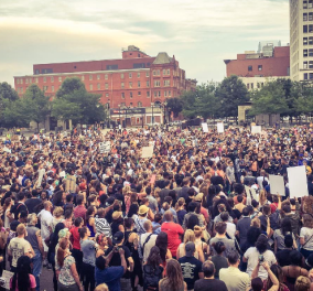 Χιλιάδες Αμερικανοί διαδήλωσαν ξανά ενάντια στην αστυνομική βία - Χωρίς σοβαρά επεισόδια οι πορείες