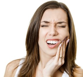 28χρονη είχε φρικτούς πόνους στο πρόσωπο ώσπου οι γιατροί έβγαλαν ένα δόντι - γίγαντα από το στόμα της 