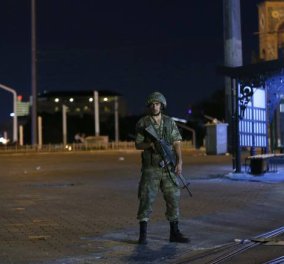 Φοβερό βίντεο–ντοκουμέντο: Δείτε τη στιγμή που ο στρατός εισβάλει στην κρατική τηλεόραση της Τουρκίας