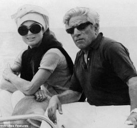 Vintage pics: Όταν η Τζάκι Κένεντι έγινε Ωνάση & απλά πόζαρε πλάι στον ισχυρό Έλληνα με κομψότητα