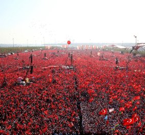 Μεγαλειώδης συγκέντρωση "Υπέρ της Δημοκρατίας" στην Κωνσταντινούπολη: Εκατομμύρια Τούρκοι στους δρόμους