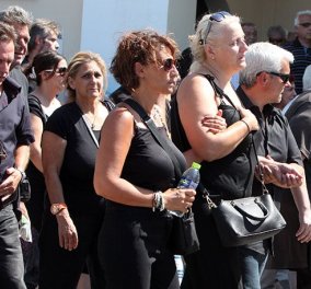 Τραγωδία Αίγινας: Θρήνος στην κηδεία του 44χρονου Θεοδόση & της 5χρονης Σεβαστής - Σπαρακτικές φωτό