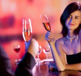 To μυστικό του επιτυχημένου γάμου κρύβεται σε ένα ποτήρι κρασί ή βότκα - Τι έδειξε έρευνα