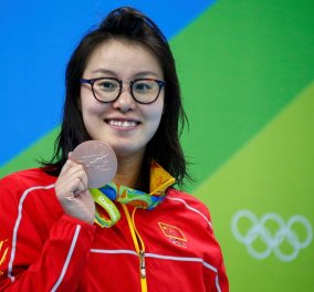 Βίντεο: Η απόλυτη έκπληξη για Κινέζα κολυμβήτρια – Έμαθε ο πήρε μετάλλιο από δημοσιογράφο