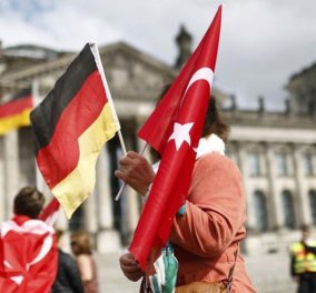 Die Welt: 6.000 μυστικοί πράκτορες της Τουρκίας κυκλοφορούν ελεύθεροι στη Γερμανία - Ανησυχία στην Γερμανική Βουλή