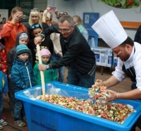 Good News: Ετοιμάζεται ελληνική σαλάτα 20 τόνων στην Κόκκινη Πλατεία της Μόσχας — Πάει για Γκίνες 