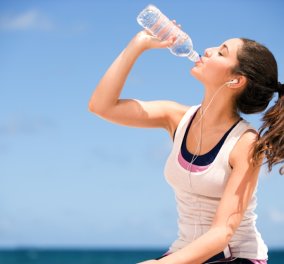 Ιδού η έξυπνη ιδέα για να πίνεις περισσότερο νερό σε δύο βήματα