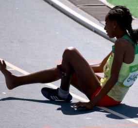 Μια αθλήτρια με απίστευτη θέληση: Σκίστηκε το παπούτσι της στη μέση του αγώνα και έτρεξε ένα χιλιόμετρο ξυπόλητη από το ένα πόδι