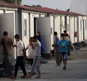Guardian: Σεξουαλικές επιθέσεις εναντίον παιδιών και γυναικών στα ελληνικά κέντρα φιλοξενίας προσφύγων