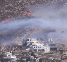 Πυρκαγιά απειλεί πολυτελείς βίλες στην περιοχή Ελιά της Μυκόνου (βίντεο) 