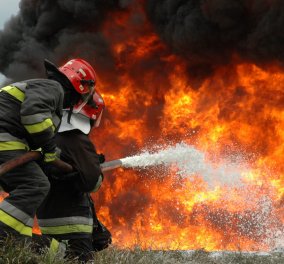 Τραγωδία στα Καλάβρυτα: Πυροσβέστης κλήθηκε να σβήσει φωτιά και βρήκε νεκρή τη μητέρα του