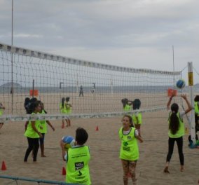 O Δήμος Μπουλούκος είναι στο Ρίο & βρήκε 40 Βραζιλιανάκια να παίζουν Beach Volley στην Copacabana