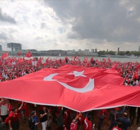 Πάνω από 3 εκατομμύρια Τούρκοι θα διαδηλώσουν σήμερα "Υπέρ της Δημοκρατίας" στην Κωνσταντινούπολη