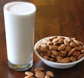 Βιολογικό γάλα αμυγδάλου: Θησαυρός βιταμινών με μόλις 24 θερμίδες ανά 100gr - Πολύτιμο για την δυσανεξία στο αγελαδινό 