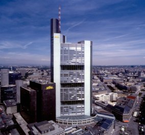 O τρόμος της Lehman Brothers επιστρέφει στη Γερμανία: Η Commerzbank ανακοίνωσε απολύσεις 10.000 εργαζομένων 