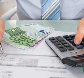 Άμεσες κατασχέσεις στους λογαριασμούς σε 500.000 οφειλέτες ταμείων με χρέη κάτω των 5.000 ευρώ