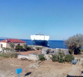 Καράβι βγήκε στη στεριά... Τουρκικό φορτηγό πλοίο προσάραξε σε οικισμό στη Λακωνία! (φωτό) 