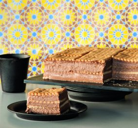 Ο Στ. Παρλιάρος δημιουργεί μια πανεύκολη τούρτα, με πτι-μπερ και σοκολάτα, που θα λατρέψουν τα παιδιά