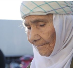Η συγκλονιστική ιστορία της Έιντα και του σωτήρα της Αχμέντ: Η 115 χρονών πρόσφυγας από τη Συρία περιμένει τη λύτρωση στο νησί της Λέσβου