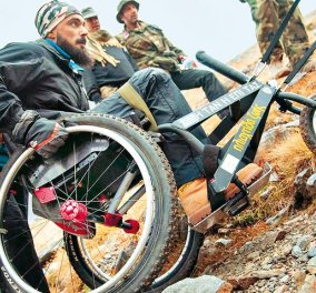 Ένας σύγχρονος Ηρακλής: 27χρονος Κύπριος παραπληγικός ανέβηκε στην κορυφή του Ολύμπου με το αναπηρικό του καροτσάκι