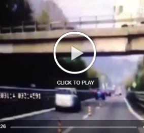 Βίντεο που κόβει την ανάσα: Γέφυρα στην Ιταλία υποχώρησε & γκρέμισε διερχόμενο αμάξι 