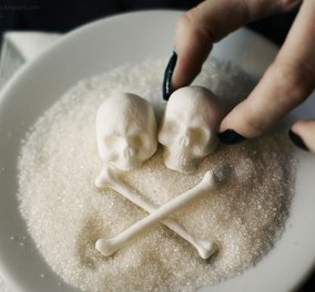Ζάχαρη = θάνατος: Τα "μοντέρνα" κουταλάκια σε σχήμα νεκροκεφαλής κάνουν θραύση & υπενθυμίζουν: Μην την τρώτε!