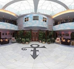Κοσμοσυρροή για μια ξενάγηση στο Paisley Park, το εμβληματικό σπίτι του πολυβραβευμένου Prince  