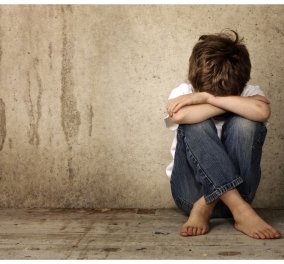 Φρίκη & αποτροπιασμός: 39χρονη ανάγκαζε τον  5χρονο γιο της  να κάνει χρήση ναρκωτικών & να ζητιανεύει