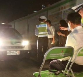 Μια πρωτότυπη εκδίκηση: Δείτε πώς τιμωρούν οι Κινέζοι αστυνομικοί όσους χρησιμοποιούν άσκοπα τους μεγάλους προβολείς του αυτοκινήτου
