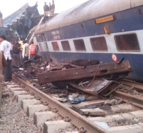 Τραγωδία στην Ινδία: Τουλάχιστον 91 νεκροί από εκτροχιασμό τρένου κοντά στην Κανπούρ (βίντεο, φωτό)