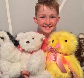 O 12χρονος μικρός ήρωας: Φτιάχνει μόνος του λούτρινα παιχνίδια για τα άρρωστα παιδιά! Φώτο