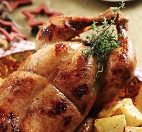 Η Αργυρώ μαγειρεύει γεμιστό κοτόπουλο στη γάστρα - Μια τέλεια συνταγή για τις γιορτές που πλησιάζουν