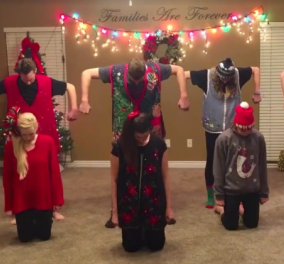 3.242.299 είδαν το βίντεο: Οικογένεια το ρίχνει στον χορό φτιάχνοντας το Χριστουγεννιάτικο δέντρο