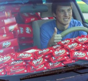 Του έκλεψαν μια Kitkat από το αυτοκίνητο του & τελικά του έστειλαν 6,500 γκοφρέτες να τις μοιράσει στο Παν/μιο